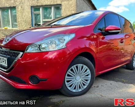 Красный Пежо 208, объемом двигателя 1.2 л и пробегом 101 тыс. км за 7400 $, фото 1 на Automoto.ua