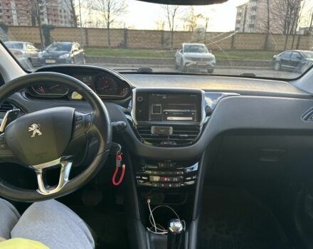 Красный Пежо 208, объемом двигателя 1.2 л и пробегом 165 тыс. км за 8500 $, фото 5 на Automoto.ua