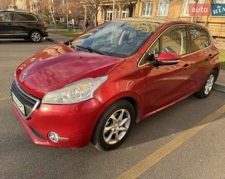 Красный Пежо 208, объемом двигателя 1.2 л и пробегом 165 тыс. км за 8500 $, фото 1 на Automoto.ua