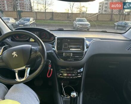 Красный Пежо 208, объемом двигателя 1.2 л и пробегом 165 тыс. км за 8500 $, фото 11 на Automoto.ua
