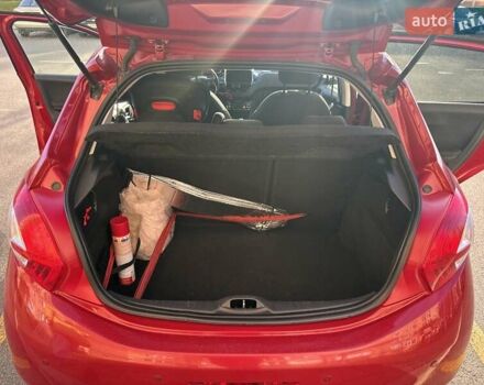 Красный Пежо 208, объемом двигателя 1.2 л и пробегом 165 тыс. км за 8500 $, фото 14 на Automoto.ua