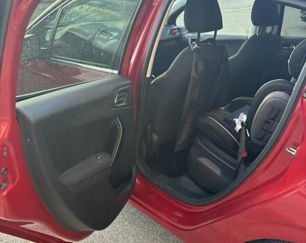 Красный Пежо 208, объемом двигателя 1.2 л и пробегом 165 тыс. км за 8500 $, фото 7 на Automoto.ua