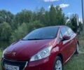 Красный Пежо 208, объемом двигателя 1.2 л и пробегом 94 тыс. км за 8200 $, фото 1 на Automoto.ua
