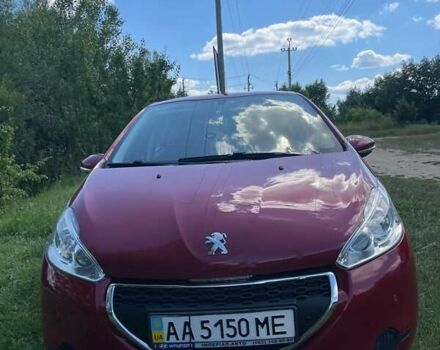 Красный Пежо 208, объемом двигателя 1.2 л и пробегом 94 тыс. км за 8200 $, фото 1 на Automoto.ua