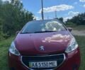 Красный Пежо 208, объемом двигателя 1.2 л и пробегом 94 тыс. км за 8200 $, фото 1 на Automoto.ua