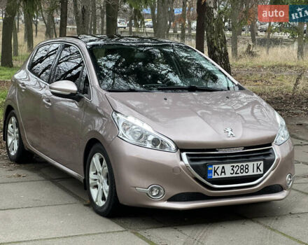 Красный Пежо 208, объемом двигателя 1.6 л и пробегом 232 тыс. км за 7999 $, фото 1 на Automoto.ua