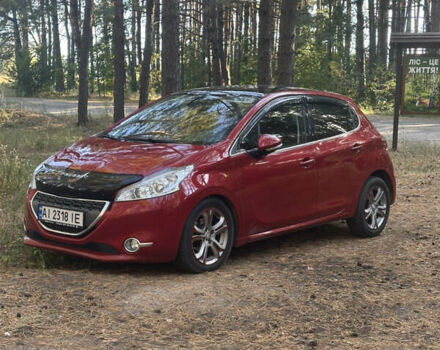 Красный Пежо 208, объемом двигателя 1.6 л и пробегом 122 тыс. км за 8500 $, фото 1 на Automoto.ua