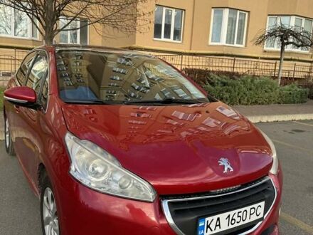 Красный Пежо 208, объемом двигателя 1.2 л и пробегом 165 тыс. км за 8500 $, фото 1 на Automoto.ua