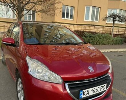 Красный Пежо 208, объемом двигателя 1.2 л и пробегом 165 тыс. км за 8500 $, фото 1 на Automoto.ua