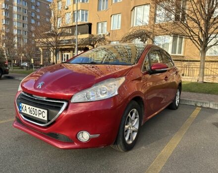 Красный Пежо 208, объемом двигателя 1.2 л и пробегом 165 тыс. км за 8500 $, фото 1 на Automoto.ua