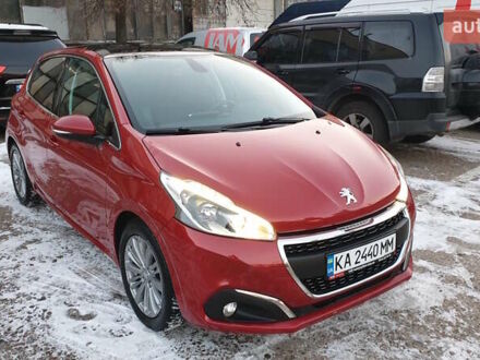 Пежо 208 2017 в Киеве на Automoto.ua Красный Пежо 208, объемом двигателя 1.2 л и пробегом 65 тыс. км за 10500 $, фото 1 на Automoto.ua