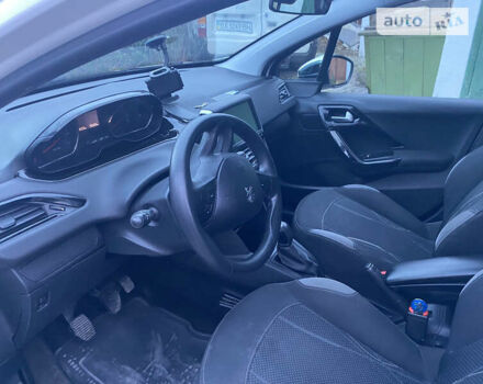 Пежо 208, объемом двигателя 1.2 л и пробегом 117 тыс. км за 6500 $, фото 10 на Automoto.ua