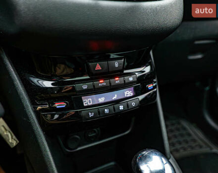 Пежо 208, объемом двигателя 1.6 л и пробегом 86 тыс. км за 8903 $, фото 16 на Automoto.ua