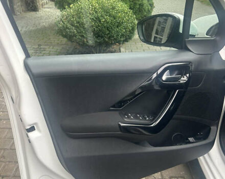 Пежо 208, объемом двигателя 1.2 л и пробегом 118 тыс. км за 8100 $, фото 7 на Automoto.ua