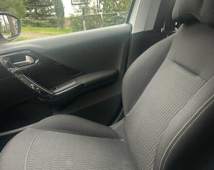 Пежо 208, объемом двигателя 1.2 л и пробегом 118 тыс. км за 8100 $, фото 14 на Automoto.ua