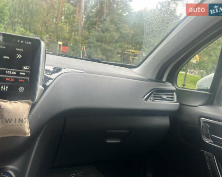 Пежо 208, объемом двигателя 1.2 л и пробегом 118 тыс. км за 8100 $, фото 17 на Automoto.ua