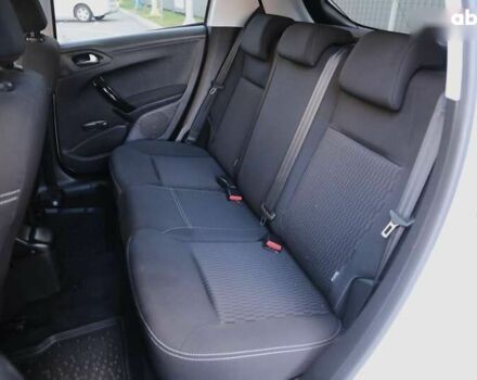 Пежо 208, объемом двигателя 1.5 л и пробегом 55 тыс. км за 12000 $, фото 8 на Automoto.ua