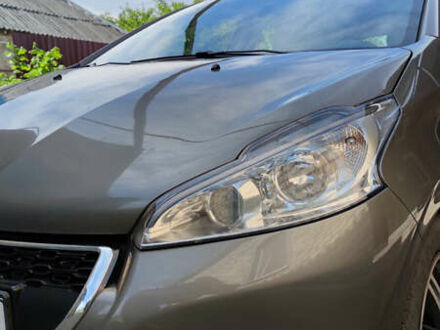 Пежо 208, объемом двигателя 1.2 л и пробегом 182 тыс. км за 6500 $, фото 1 на Automoto.ua