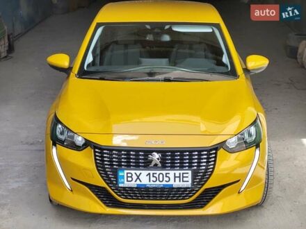 Жовтий Пежо 208, об'ємом двигуна 1.2 л та пробігом 15 тис. км за 19500 $, фото 1 на Automoto.ua