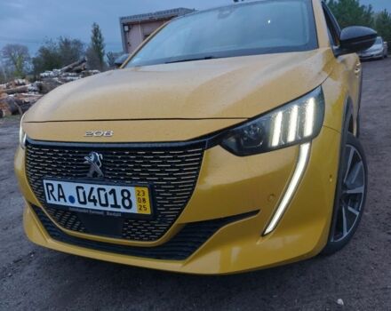 Желтый Пежо 208, объемом двигателя 0 л и пробегом 44 тыс. км за 15700 $, фото 1 на Automoto.ua