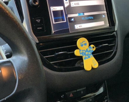 Сірий Пежо 208, об'ємом двигуна 1.4 л та пробігом 230 тис. км за 7300 $, фото 4 на Automoto.ua