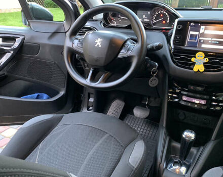Сірий Пежо 208, об'ємом двигуна 1.4 л та пробігом 230 тис. км за 7300 $, фото 5 на Automoto.ua