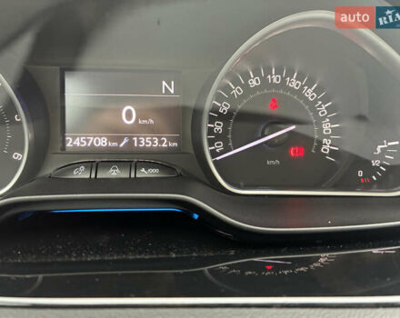 Сірий Пежо 208, об'ємом двигуна 1.4 л та пробігом 246 тис. км за 8000 $, фото 8 на Automoto.ua