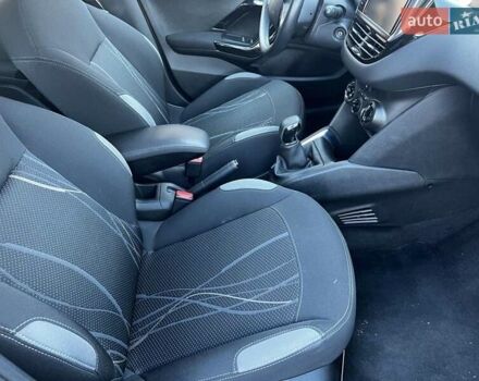 Сірий Пежо 208, об'ємом двигуна 1.2 л та пробігом 44 тис. км за 7200 $, фото 3 на Automoto.ua