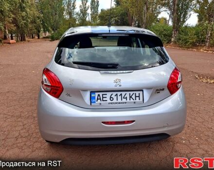 Сірий Пежо 208, об'ємом двигуна 1.2 л та пробігом 73 тис. км за 7500 $, фото 2 на Automoto.ua