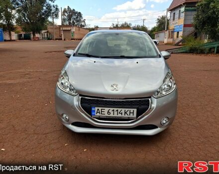 Сірий Пежо 208, об'ємом двигуна 1.2 л та пробігом 73 тис. км за 7500 $, фото 3 на Automoto.ua