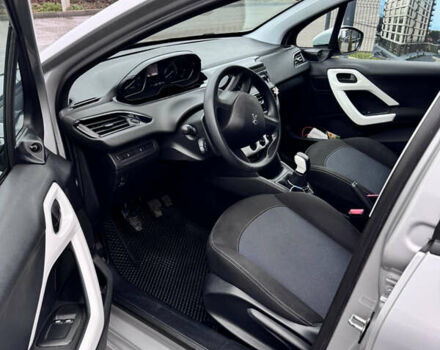 Сірий Пежо 208, об'ємом двигуна 1 л та пробігом 88 тис. км за 8100 $, фото 5 на Automoto.ua