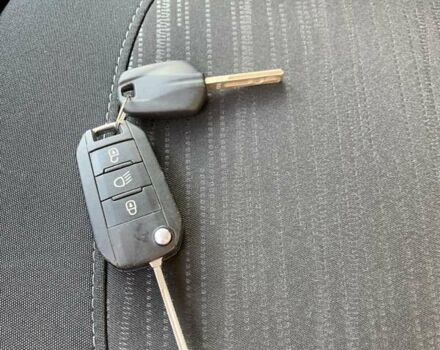 Серый Пежо 208, объемом двигателя 1.2 л и пробегом 121 тыс. км за 5999 $, фото 5 на Automoto.ua