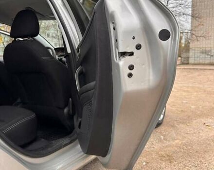 Серый Пежо 208, объемом двигателя 1.2 л и пробегом 172 тыс. км за 8700 $, фото 17 на Automoto.ua