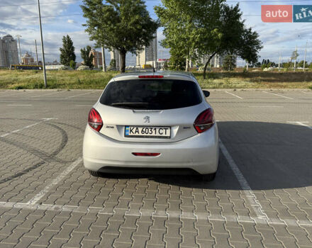 Сірий Пежо 208, об'ємом двигуна 1.2 л та пробігом 119 тис. км за 8500 $, фото 4 на Automoto.ua