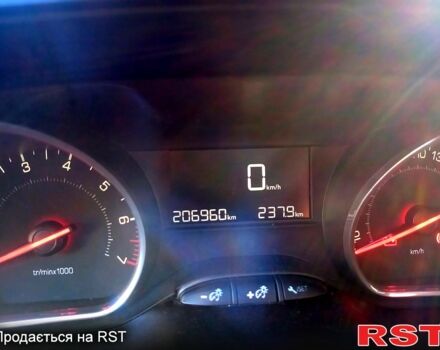 Синій Пежо 208, об'ємом двигуна 1.2 л та пробігом 206 тис. км за 6000 $, фото 6 на Automoto.ua