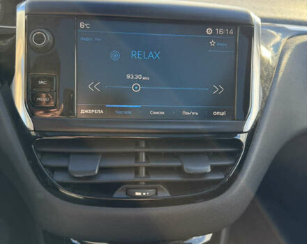 Помаранчевий Пежо 208, об'ємом двигуна 1.2 л та пробігом 125 тис. км за 8300 $, фото 27 на Automoto.ua