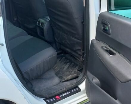 Белый Пежо 3008, объемом двигателя 2 л и пробегом 206 тыс. км за 11000 $, фото 10 на Automoto.ua