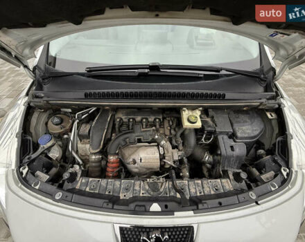 Білий Пежо 3008, об'ємом двигуна 1.6 л та пробігом 230 тис. км за 6900 $, фото 65 на Automoto.ua