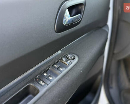 Белый Пежо 3008, объемом двигателя 2 л и пробегом 213 тыс. км за 8950 $, фото 46 на Automoto.ua