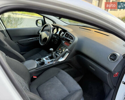 Белый Пежо 3008, объемом двигателя 2 л и пробегом 213 тыс. км за 8950 $, фото 38 на Automoto.ua