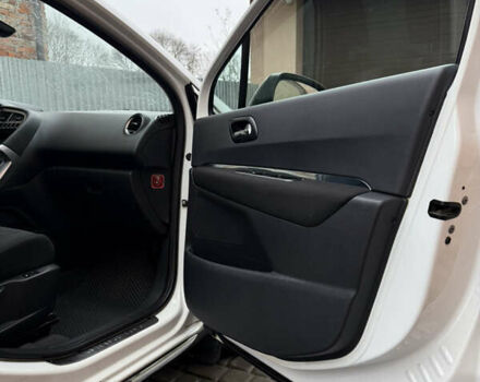 Белый Пежо 3008, объемом двигателя 1.56 л и пробегом 260 тыс. км за 8500 $, фото 27 на Automoto.ua