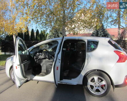 Белый Пежо 3008, объемом двигателя 1.6 л и пробегом 227 тыс. км за 8900 $, фото 10 на Automoto.ua