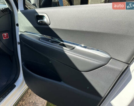 Белый Пежо 3008, объемом двигателя 1.56 л и пробегом 223 тыс. км за 9400 $, фото 14 на Automoto.ua