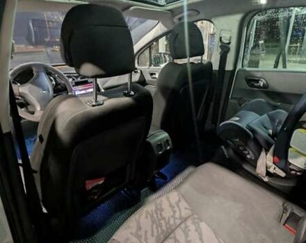 Білий Пежо 3008, об'ємом двигуна 2 л та пробігом 271 тис. км за 10300 $, фото 3 на Automoto.ua