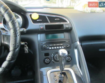 Белый Пежо 3008, объемом двигателя 1.6 л и пробегом 227 тыс. км за 8900 $, фото 19 на Automoto.ua