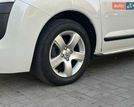 Белый Пежо 3008, объемом двигателя 1.56 л и пробегом 188 тыс. км за 8333 $, фото 3 на Automoto.ua