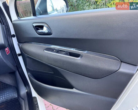 Пежо 3008 2011 в Черновцах на Automoto.ua Белый Пежо 3008, объемом двигателя 2 л и пробегом 256 тыс. км за 9550 $, фото 17 на Automoto.ua