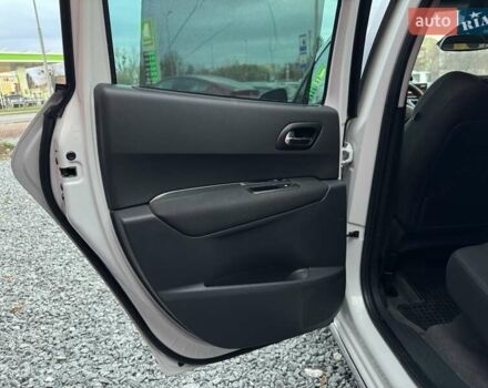 Пежо 3008 2011 в Стрые на Automoto.ua Белый Пежо 3008, объемом двигателя 1.56 л и пробегом 197 тыс. км за 7200 $, фото 17 на Automoto.ua