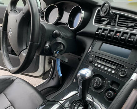 Білий Пежо 3008, об'ємом двигуна 1.6 л та пробігом 194 тис. км за 11000 $, фото 17 на Automoto.ua