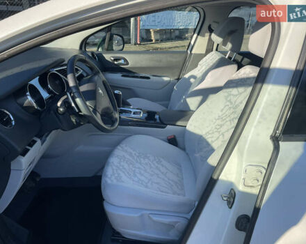 Белый Пежо 3008, объемом двигателя 1.6 л и пробегом 240 тыс. км за 8300 $, фото 9 на Automoto.ua